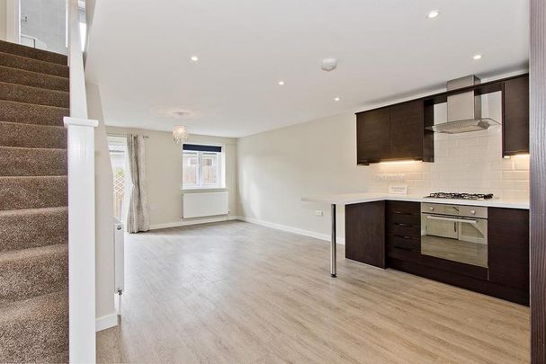 2 bedroom end of terrace house to rent - Photo 1