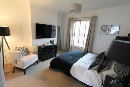 2 bedroom semi-detached house to rent - Photo 2