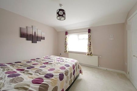 4 bedroom semi-detached house to rent - Photo 5