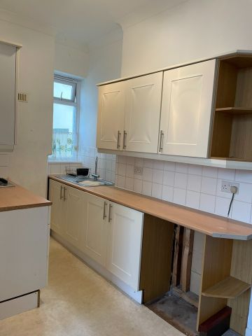 1 Bed Flat, St. Aubyns, BN3 - Photo 2