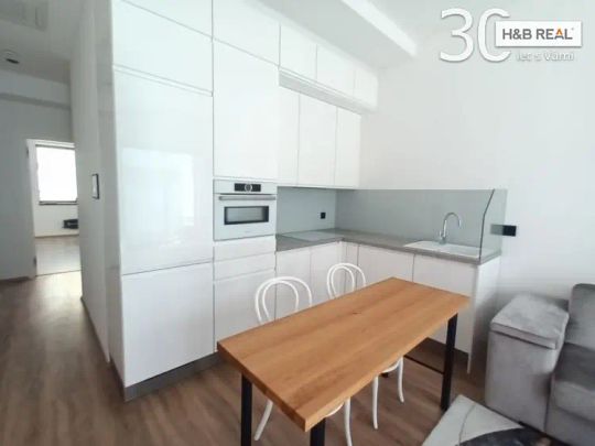 Pronájem bytu 2+kk v centru Zlína - Photo 1