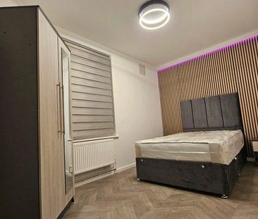 1 bedroom in a house share to rent - Photo 2