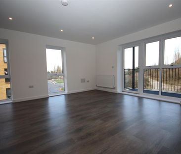 2 bedroom Apartment to let - Photo 2