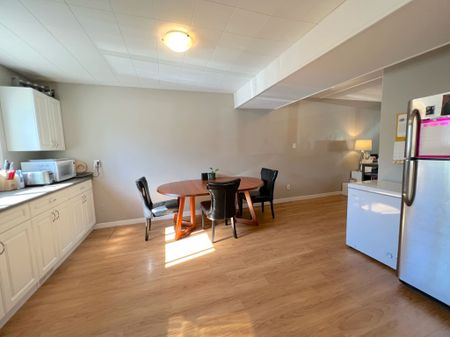 Pandosy: 3 bed, 1 bath – central ground level - Photo 4