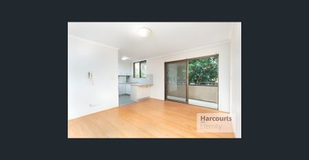 Recently Renovated & Brand New Flooring 2-Bedroom Apartment in a Prime Location! - Photo 2