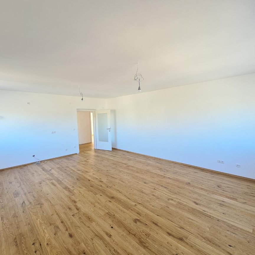 Erstbezug nach Sanierung - 2 Balkone - Bezirk Jakomini zur Miete - Photo 1