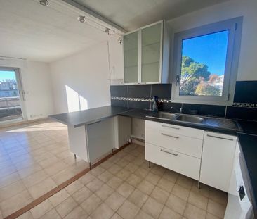 A LOUER / T3 DE 62m2 MEUBLÉ + TERRASSE DERNIER ETAGE / SAINT JUST 1... - Photo 5