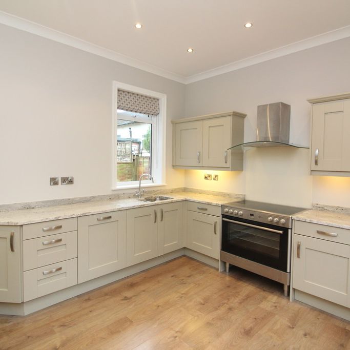 3 Bedroom Semi-Detached Bungalow - Photo 1