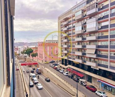 LISBON CENTER / LAPA in AV. INFANTE SANTO apt. T1 unfurnished - Photo 1