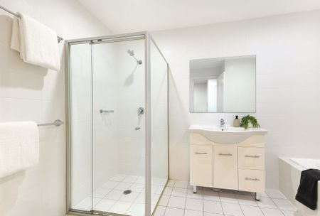 Contemporary Comfort Meets Turramurra Greenery - Photo 2