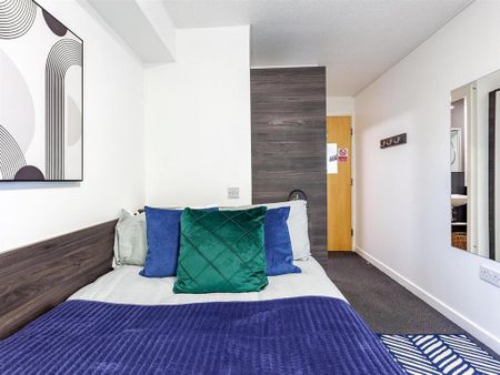 1 bedroom in a flat share to rent - Photo 2