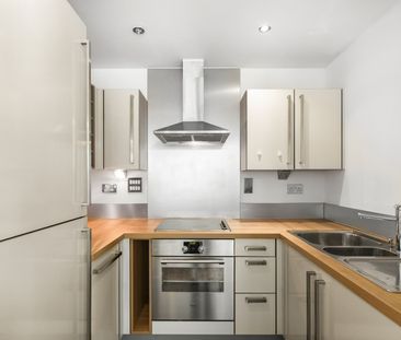 1 Bed Flat, Proton Tower, E14 - Photo 6