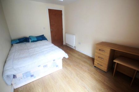 4 bedroom house share to rent - Photo 2