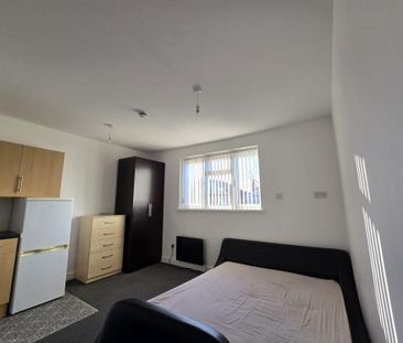 1 bedroom block of apartments to rent - Photo 2