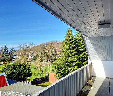 Dachgeschosswohnung mit Balkon und traumhaften Ausblick ins Grüne! - Foto 5