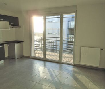 Location Appartement 2 pièces 40m² ST ANDRE DE CUBZAC 33240 - Photo 2