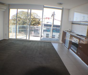 SPACIOUS 1 BED APARTMENT IN FOOTSCRAY - Photo 1