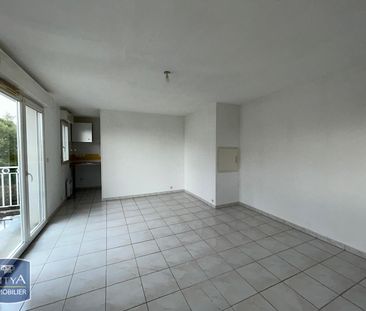 Location Appartement 2 pièces 47m² FONTENAY LE COMTE 85200 - Photo 2