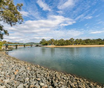 FULLY FURNISHED FOUR BEDROOM WATERFRONT HOME WITH POOL - SIX MONTH ... - Photo 1