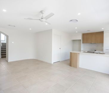 NEAR NEW 3 BEDROOM TERRACE HOME WITH DUCTED HEATING & COOLING - Photo 4