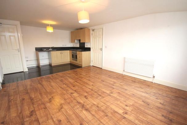 2 Bedroom Flat / Apartment to let - Photo 1