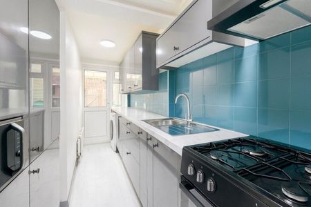 1 bedroom Flat To Let - Photo 5