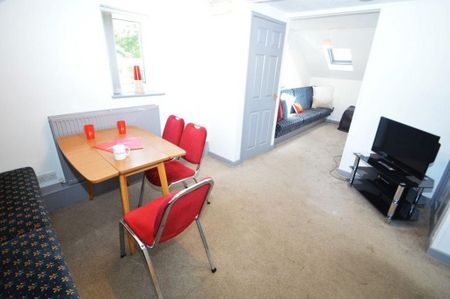 4 bedroom flat to rent - Photo 5