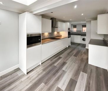 5 bedroom detached house to rent - Photo 2
