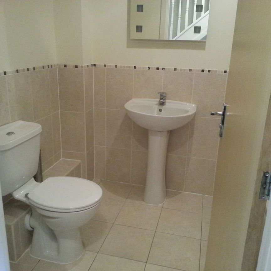 Modern 4-bedroom townhouse near Whiteley Centre Room 3 - Photo 1