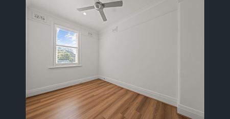 Leafy Split Level Terrace Opposite Alexandria Park - Photo 2