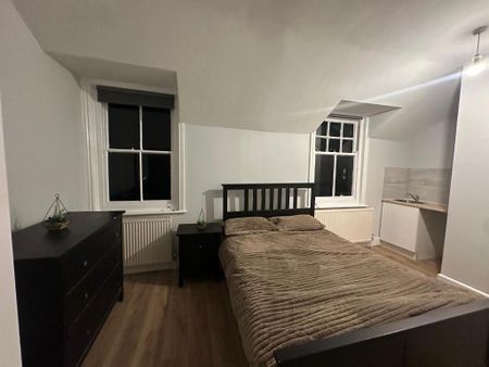 1 Bedroom Room To Rent - Photo 2