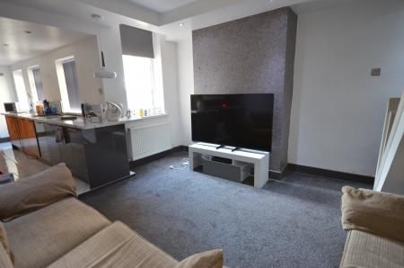 3 bedroom Terraced House To Let - Photo 1