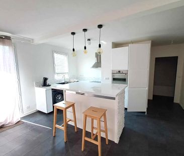 Location Appartement 2 pièces 48m² FONTENAY LE FLEURY 78330 - Photo 3