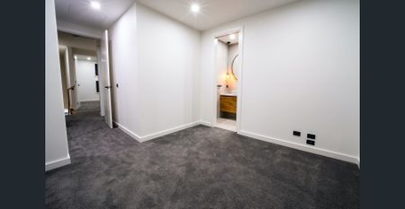 Executive Luxury Living - Photo 5