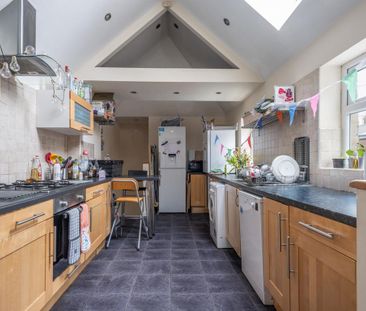 6 bedroom semi-detached house to rent - Photo 1