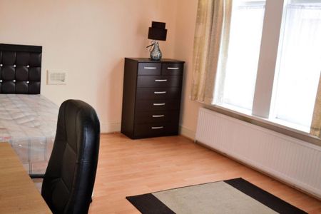 4 bedroom house to rent - Photo 2