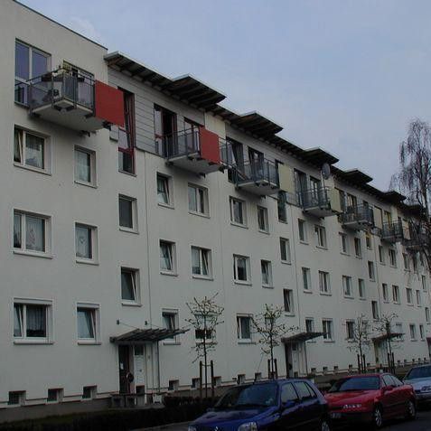 frisch sanierte 2,5-Zimmer-Wohnung mit Balkon - Photo 1