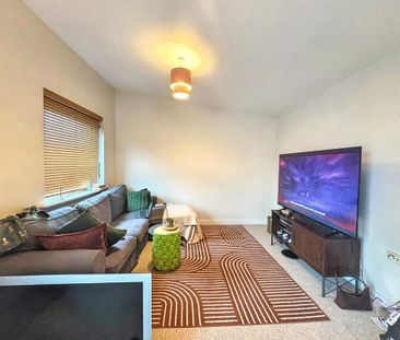 2 bedroom flat to rent - Photo 2