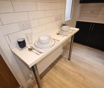 1 bedroom in a house share to rent - Photo 6