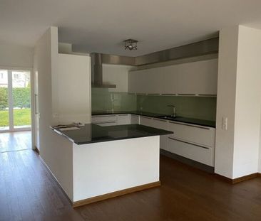 Appartement moderne de 5½ pièces avec jardin, cheminée et cave à vin - Photo 3