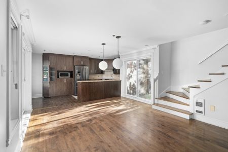 880 Rue St-Antoine E. - Photo 2