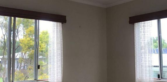 Modern Living - Photo 2