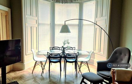 4 bedroom flat to rent - Photo 5