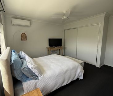 Quiet & secure end townhouse in sought after estate in central Robina - Photo 5