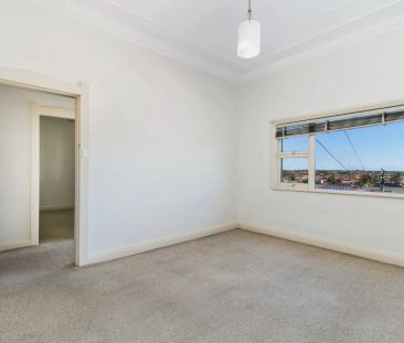 Elevated Retro Classic - Photo 1