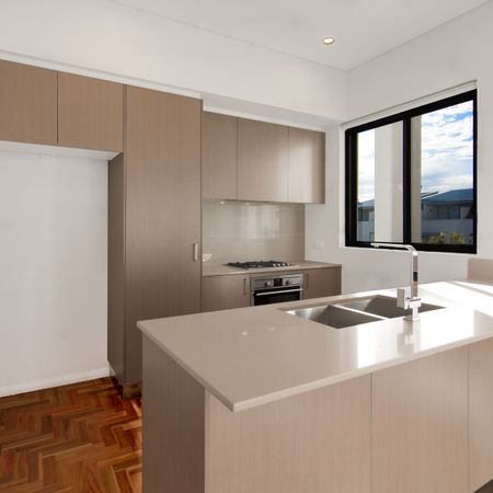 TWO BEDROOM APARTMENT IN THE HEART OF MAROUBRA JUNCTION - Photo 4