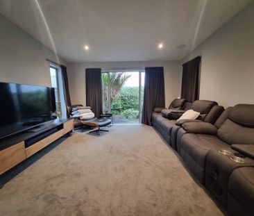 Spinnaker Bay Family Living - Photo 6