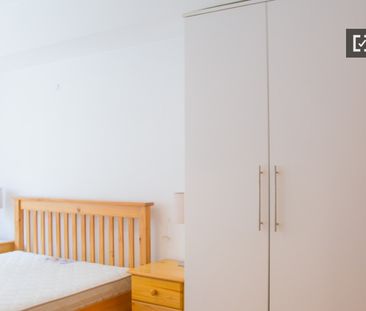 Comfortable room in apartment in East Wall, Dublin - Photo 3