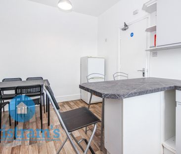 5 bed Apartment for Rent - Photo 3