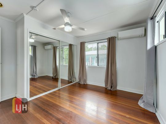 3 BEDROOM HOME WITH AIR CONDITIONING CLOSE TO EVERYTHING - Photo 1